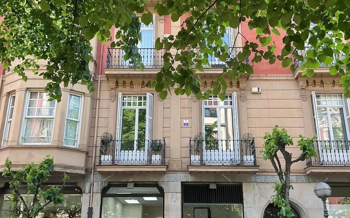 Fachada de Luméa Studio en la calle Mazarredo de Bilbao